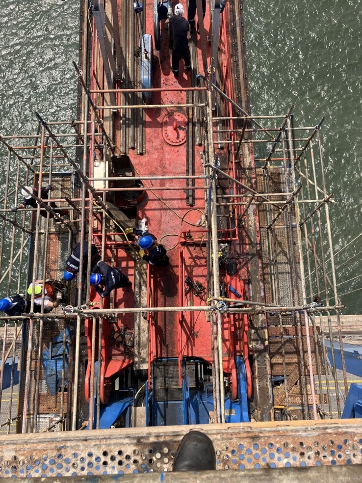 Kalmar ja AGL – STS-nosturin kunnostus operatiivisen erinomaisuuden saavuttamiseksi