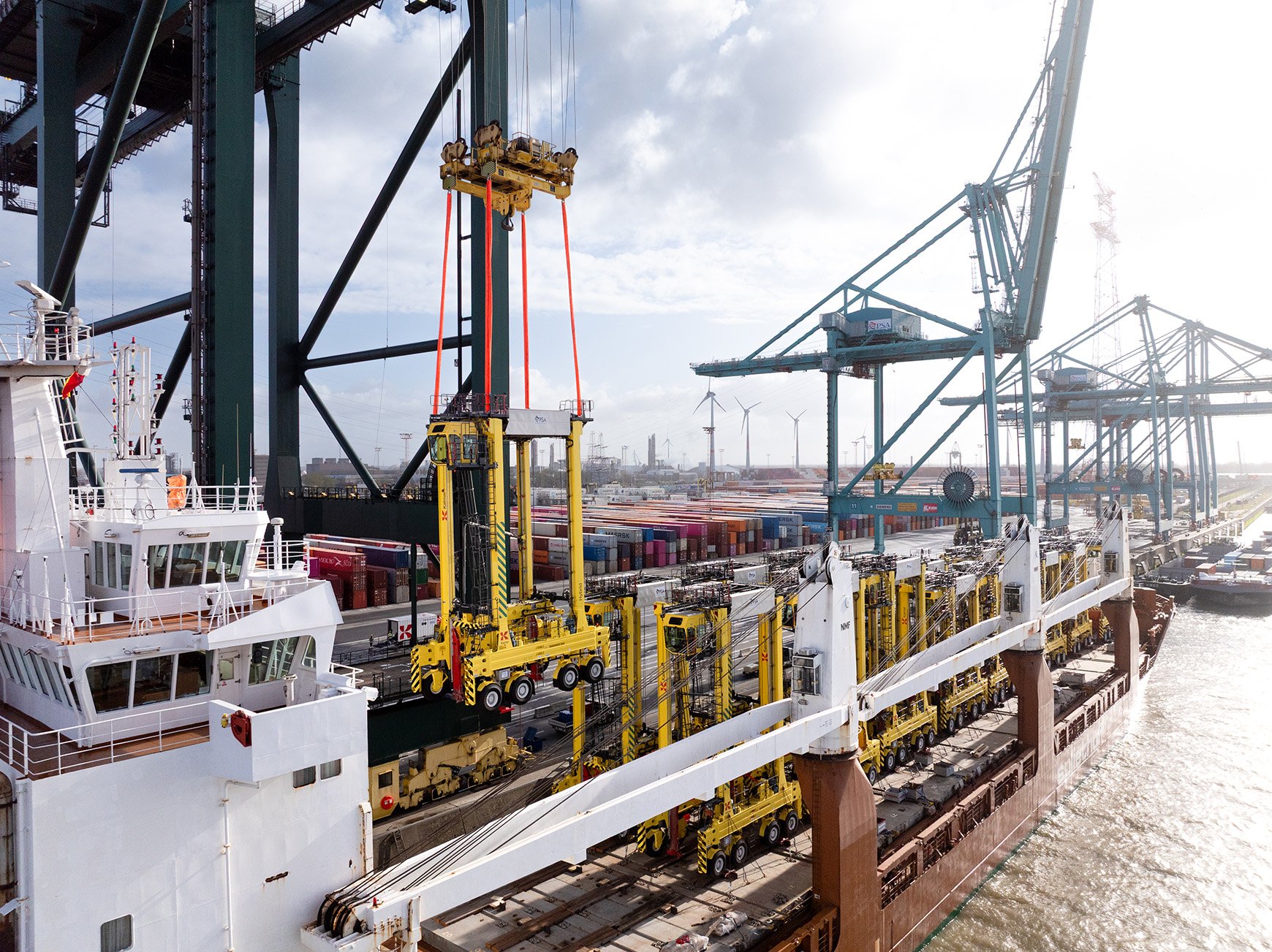 Kalmar delivers 18 hybrid straddle carriers to PSA Antwerp to boost efficiency and reduce emissions
