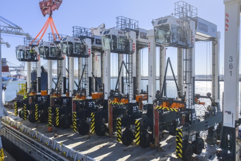 HGT Le Havre 14 hybrid straddle carriers 042026 (3).jpeg