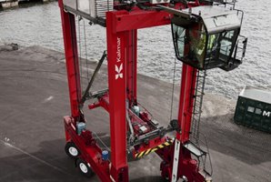 Kalmar diesel-electric straddle carrier Kalmar Straddle Carrier