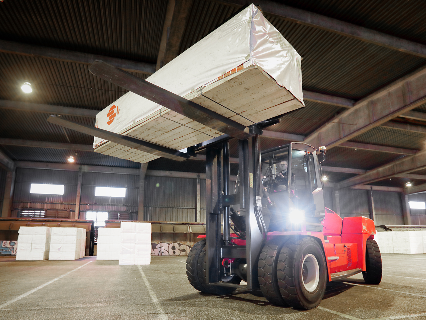 Essential-sarjan haarukkatrukit (10–18 tonnia)